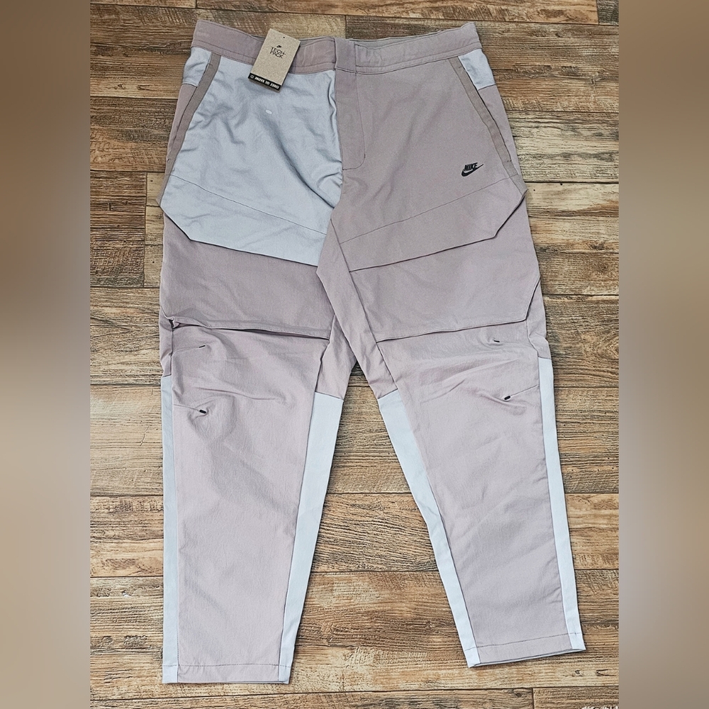 Nike Sportswear Reflective Tech Pack Cargo pants, Size 36, Moon fossil/black